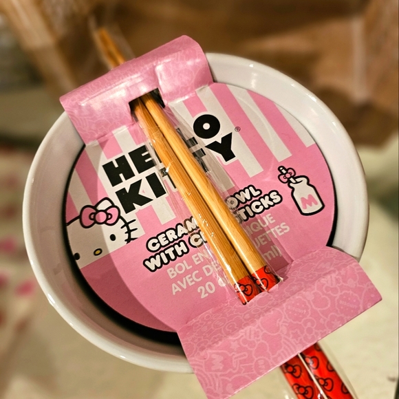 Hello Kitty Ramen Bowl with Chopsticks - Picture 3 of 3
